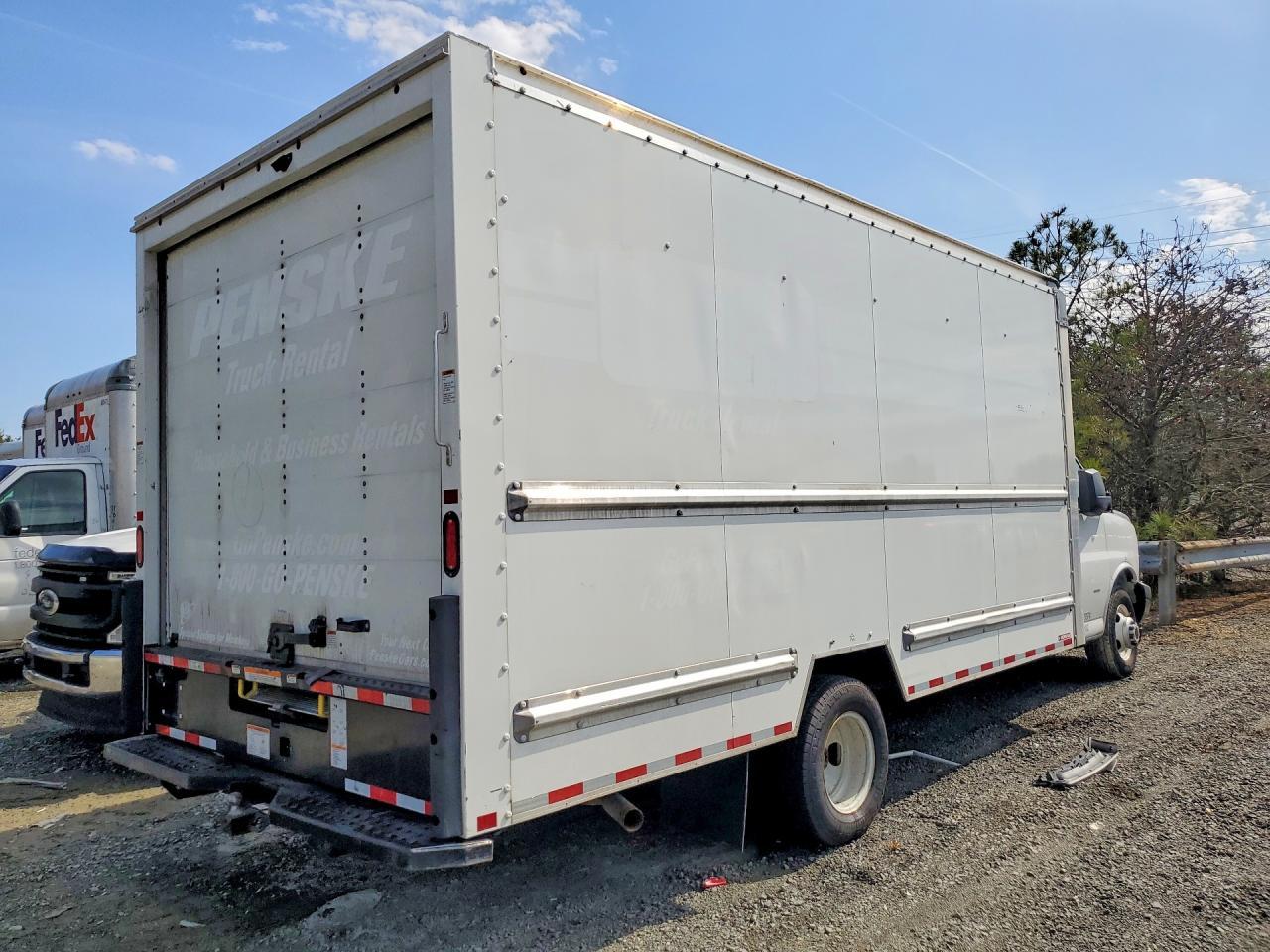 2023 GMC Savana BOX Truck