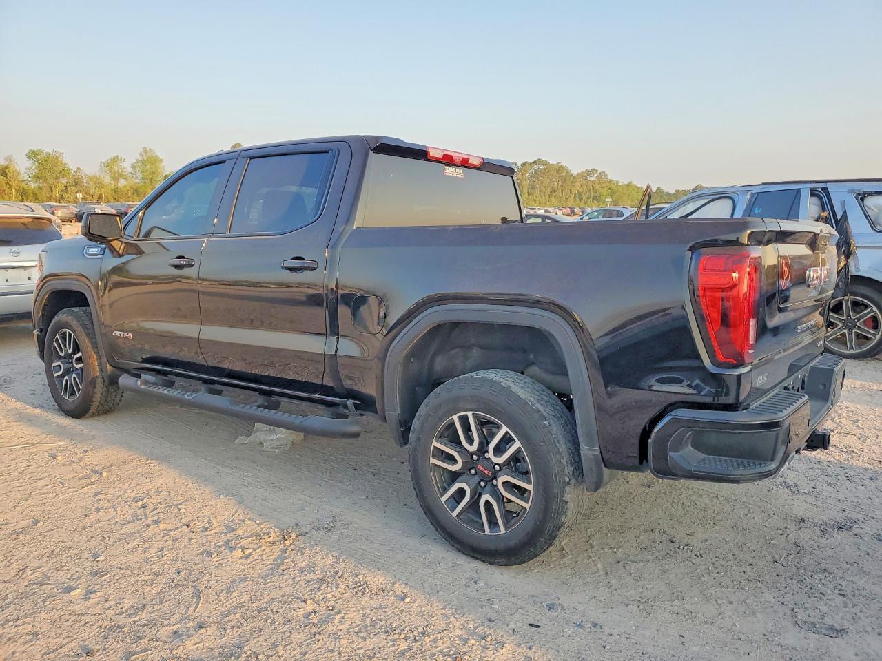 2025 GMC Sierra K1500 AT4