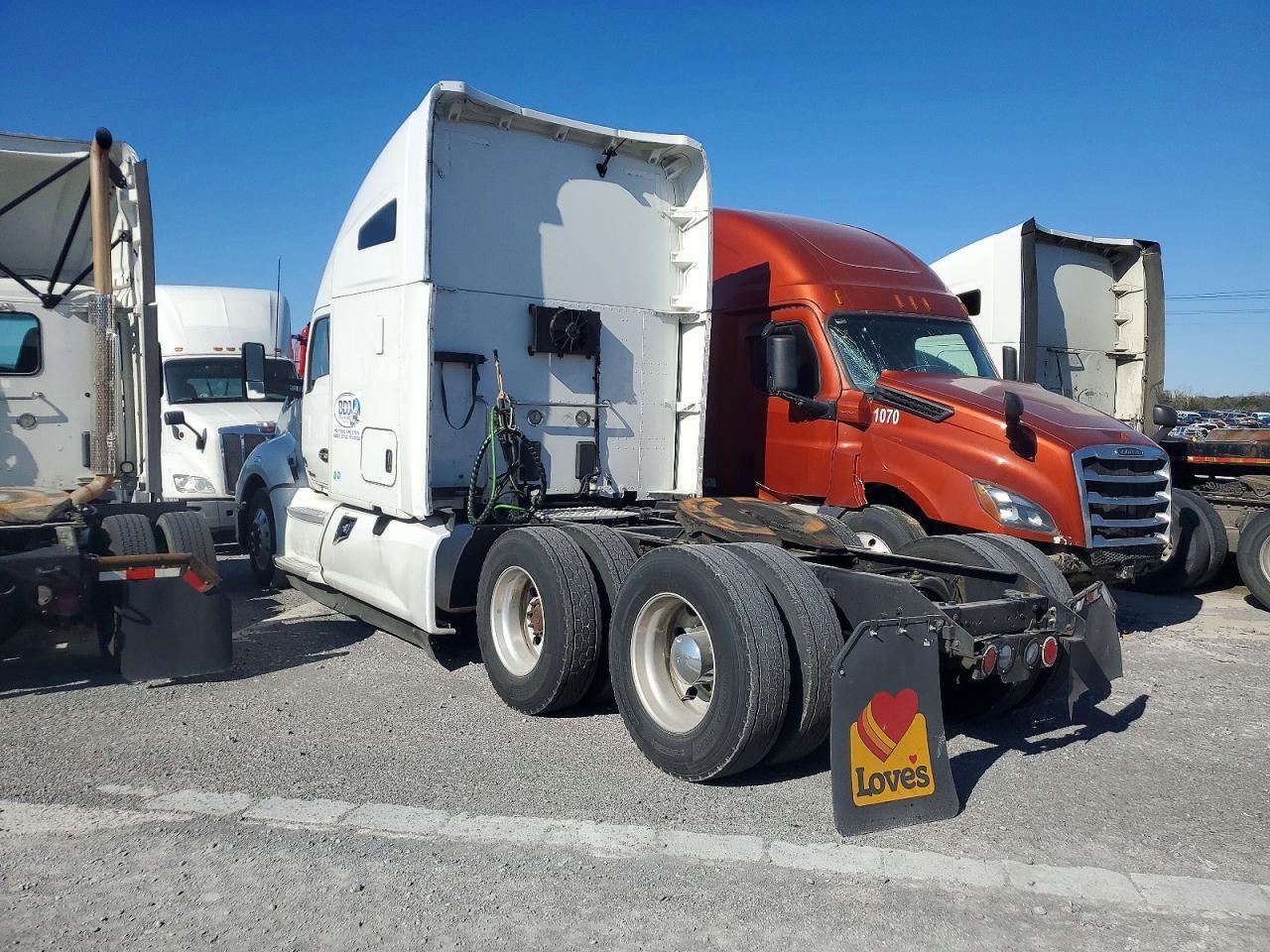 2018 Kenworth T680 Semi Truck