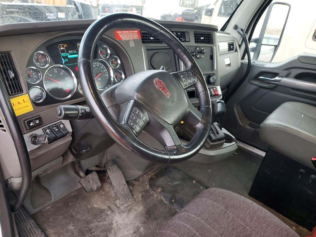 2017 Kenworth T680 Semi Truck