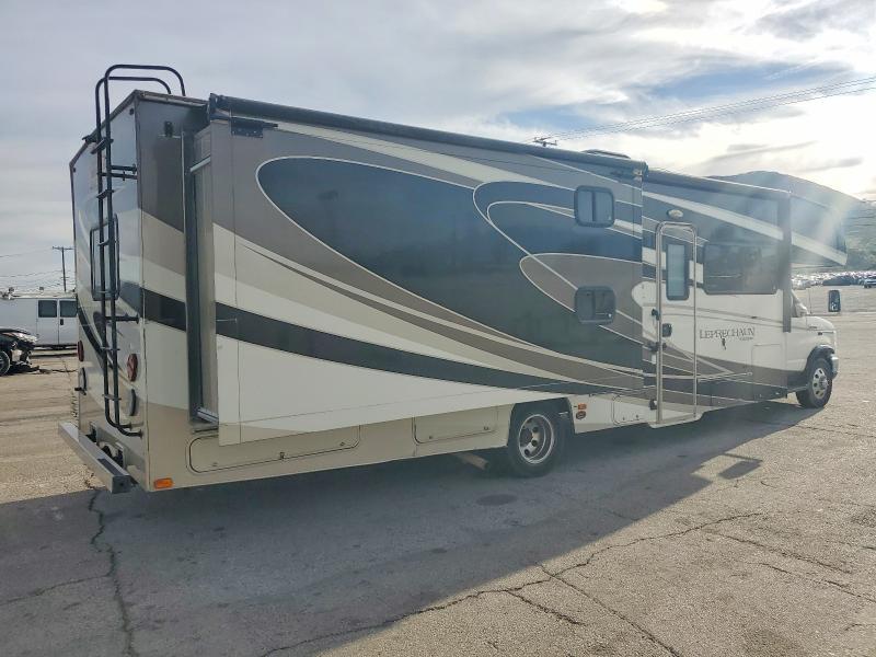 2015 Ford Econoline E450 Super Duty Cutaway Van