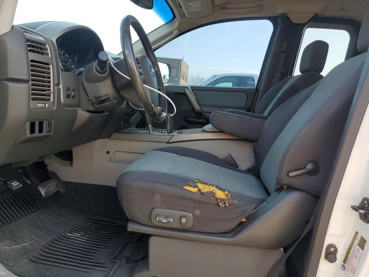 2004 Nissan Titan XE
