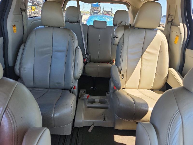 2014 Toyota Sienna xle 8-passenger