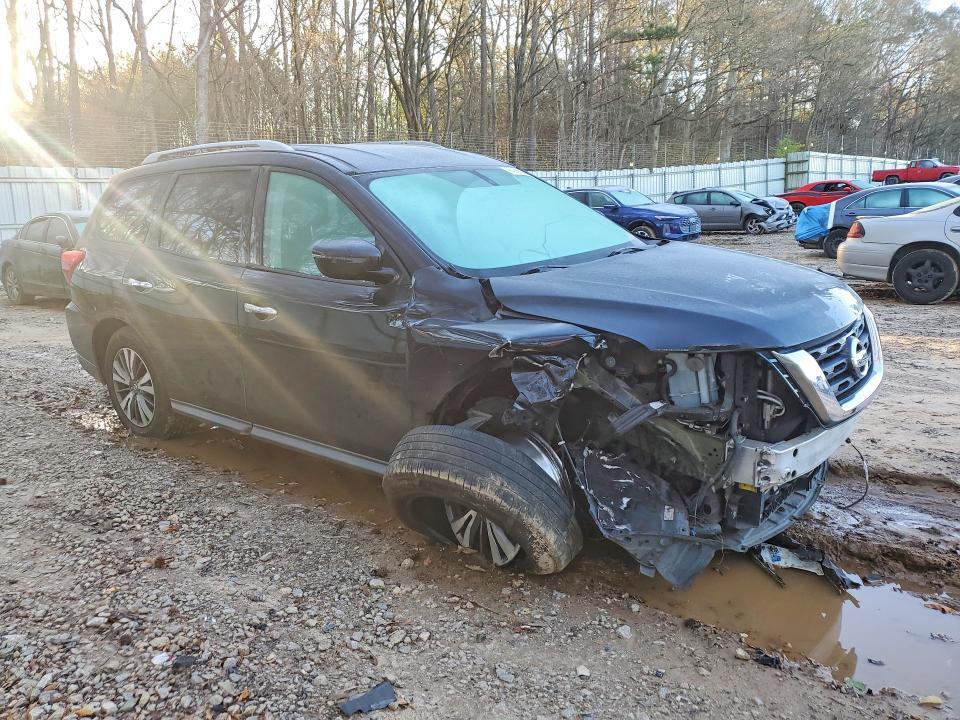 2017 Nissan Pathfinder sv