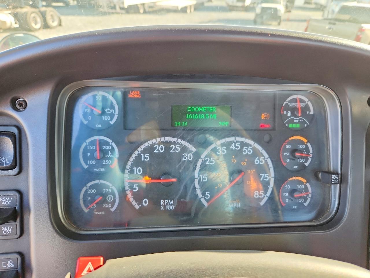 2016 Freigliner 2016 Freightliner Business Class M2 Semi Truck