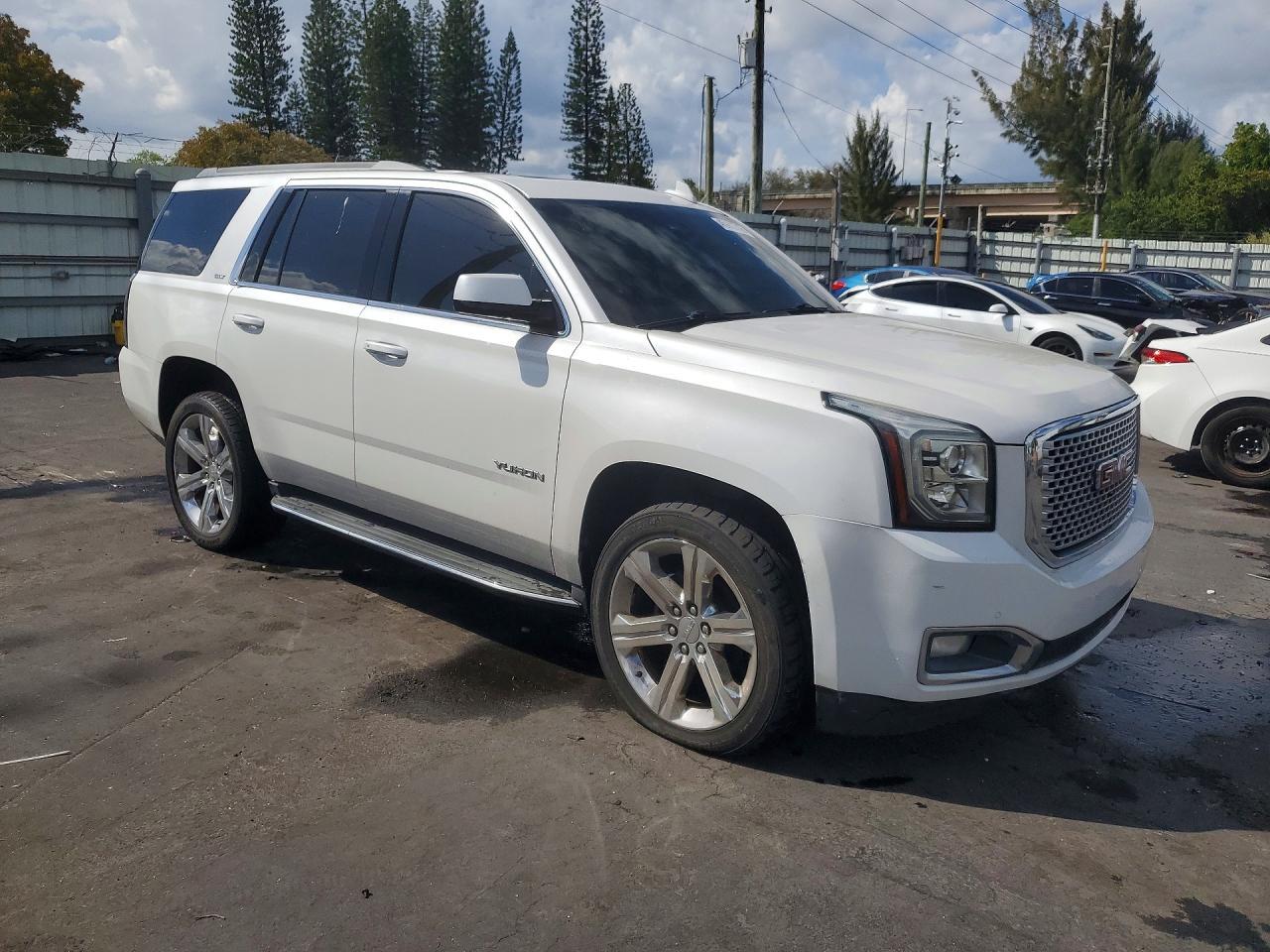 2017 GMC Yukon slt