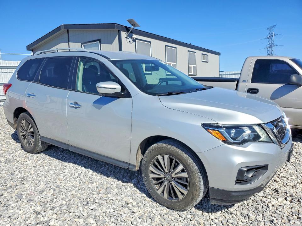 2019 Nissan Pathfinder sl