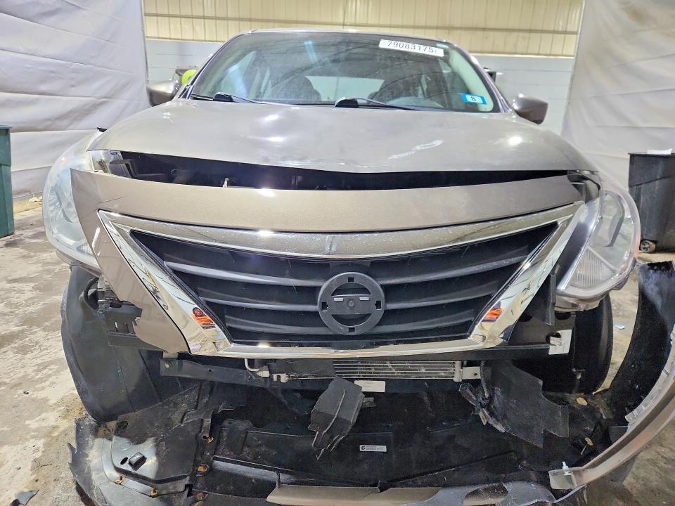 2015 Niss Versa