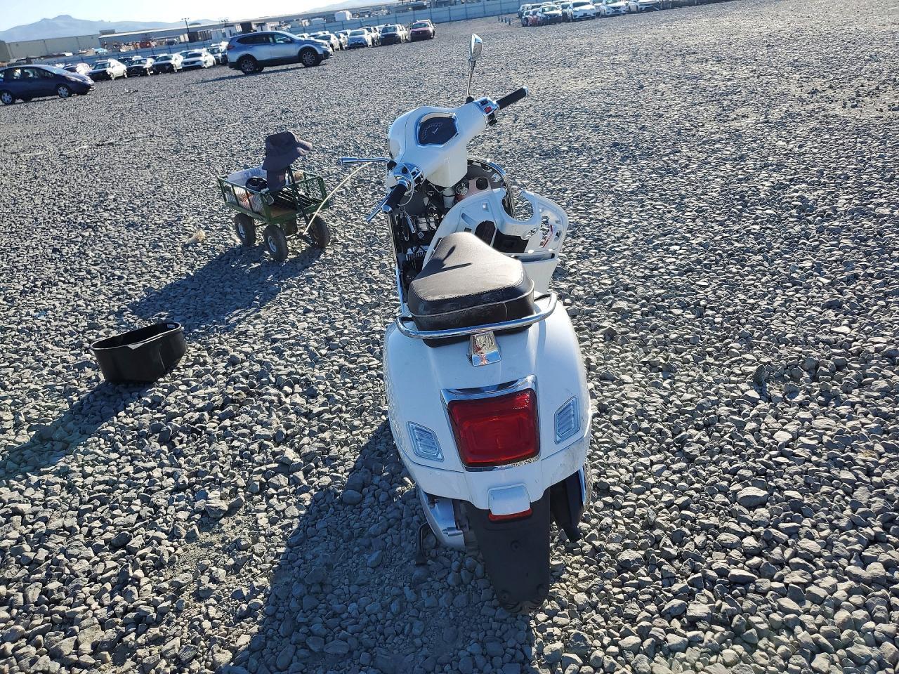 2023 Vespa GTS/SEI Giorni 300