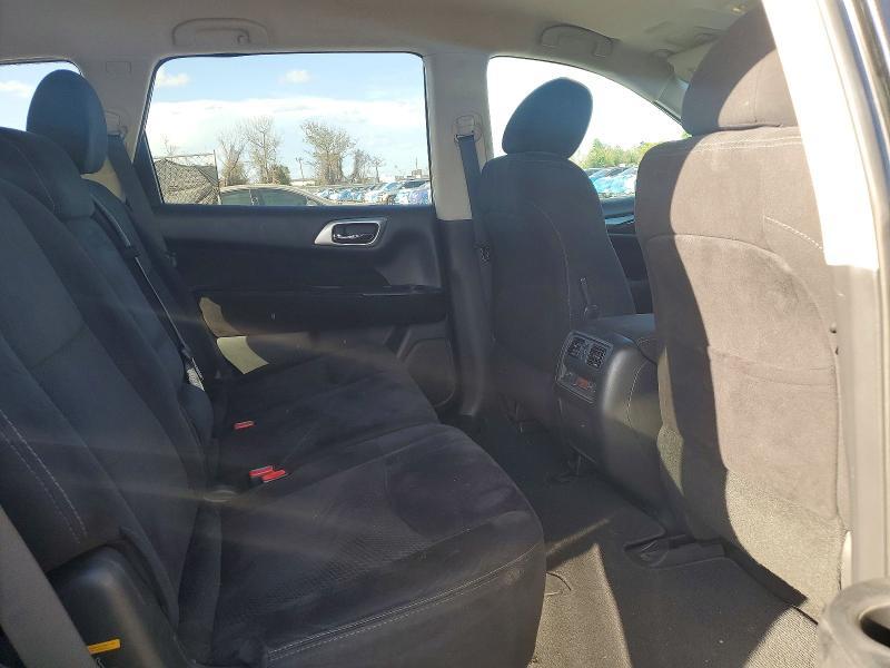 2016 Nissan Pathfinder sv