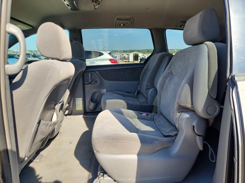 2004 Toyota Sienna xle 7 Passenger
