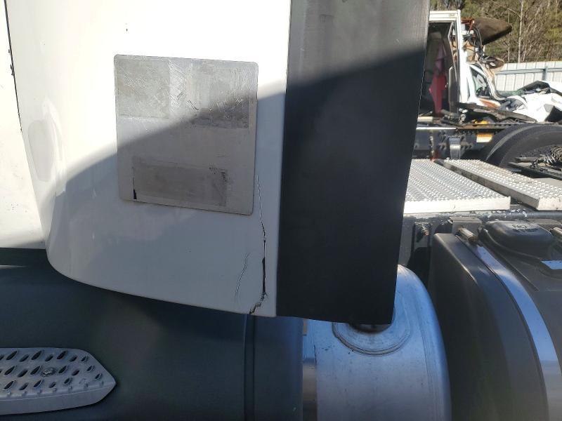 2018 Peterbilt 579 Semi Truck