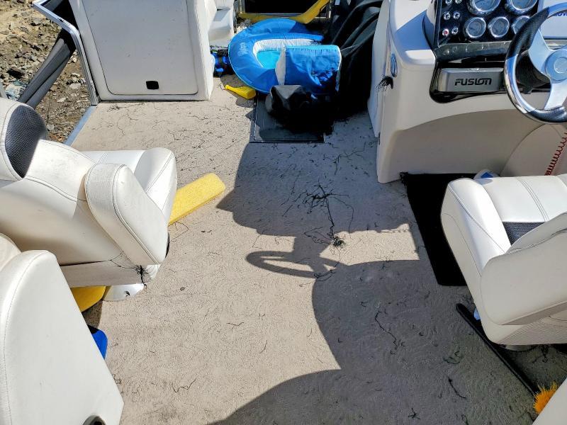 2013 Lowe Pontoon