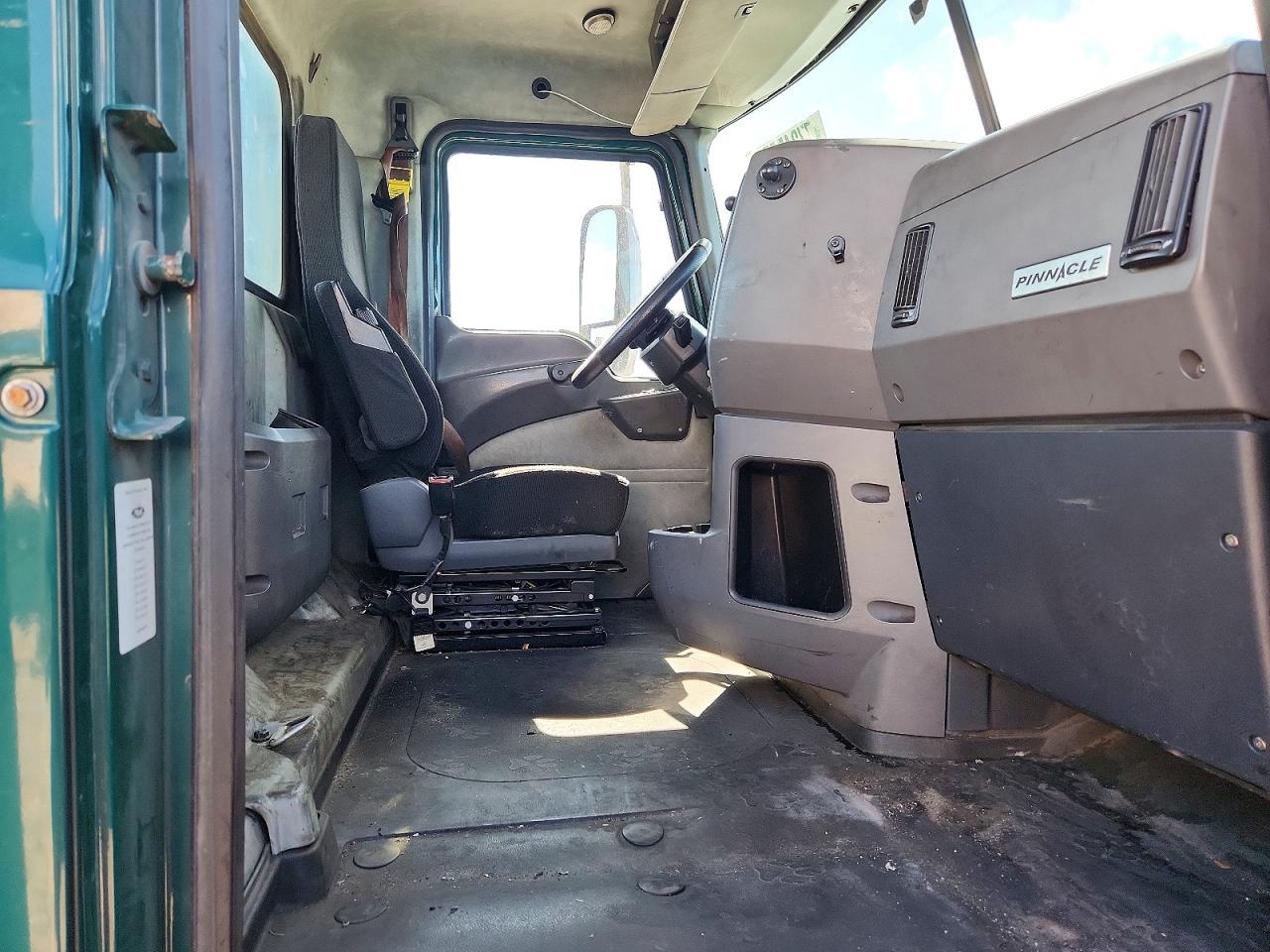 2017 Mack CXU612 Semi Truck
