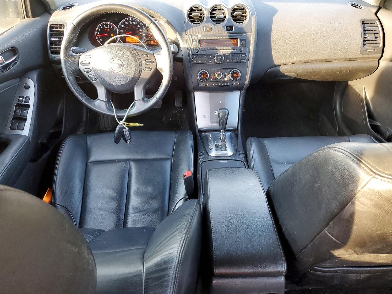 2012 Niss Altima Base