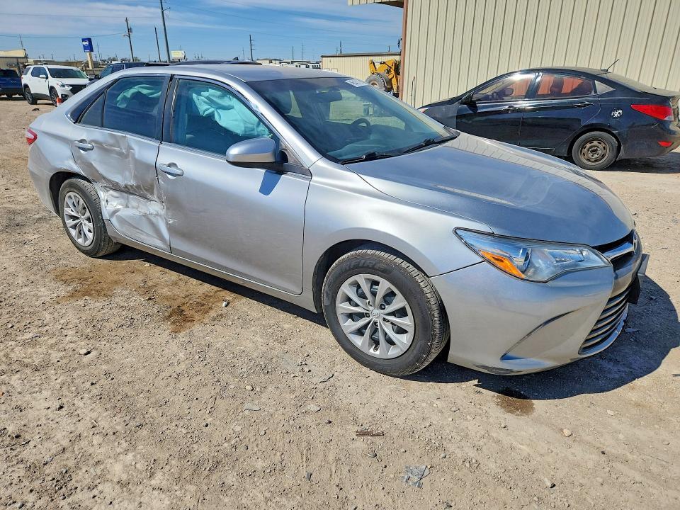 2016 Toyota Camry le