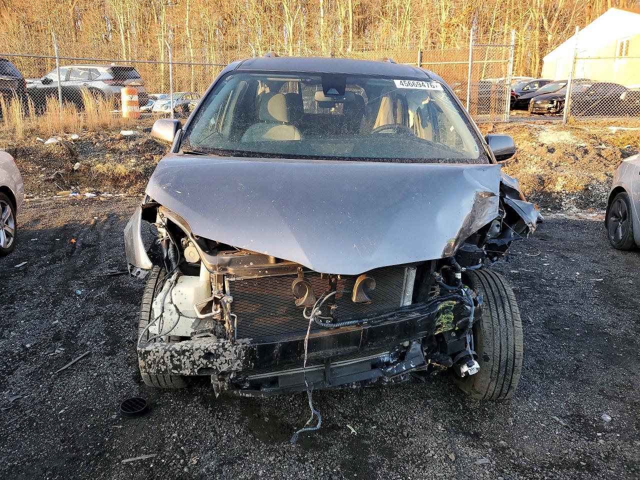 2019 Toyota Sienna le 8-passenger
