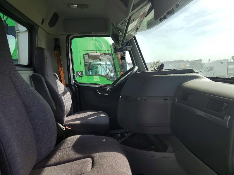 2022 Volv O VNR Semi Truck