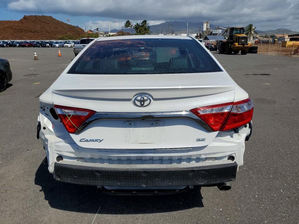 2015 Toyota Camry le