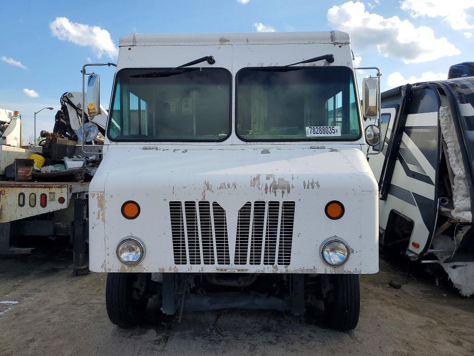 2016 Freightliner MT45G Chassis Delivery Truck