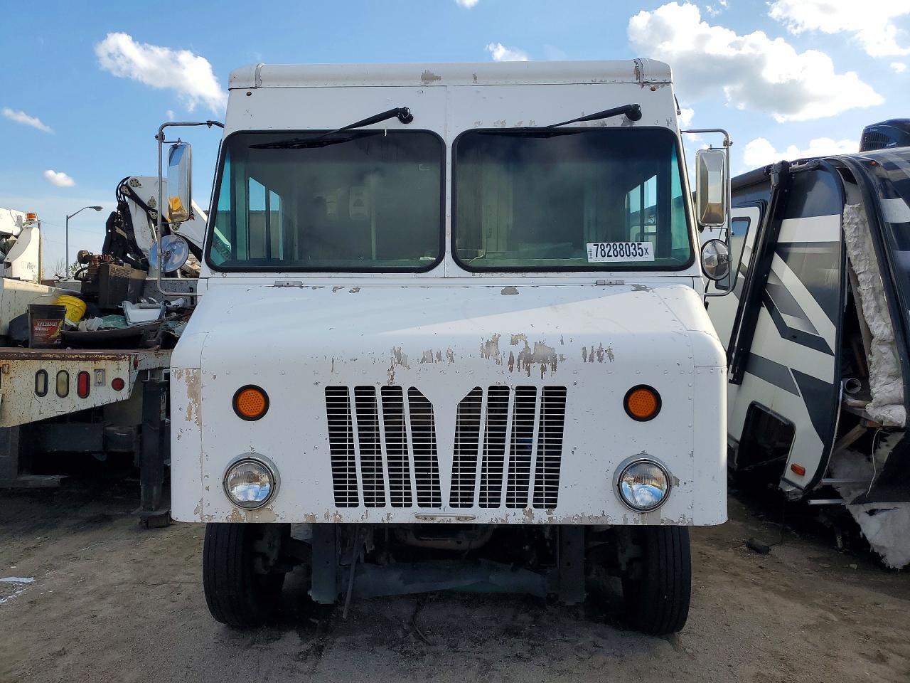 2016 Freightliner MT45G Chassis Delivery Truck