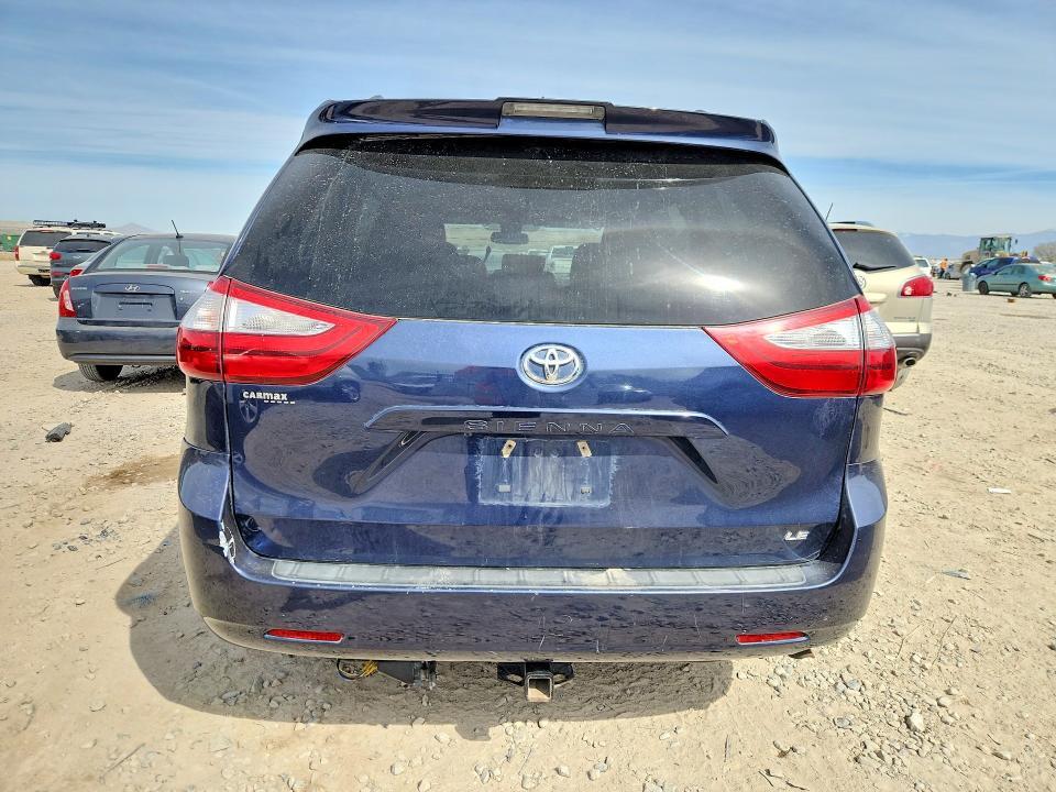 2018 Toyota Sienna le 8-passenger