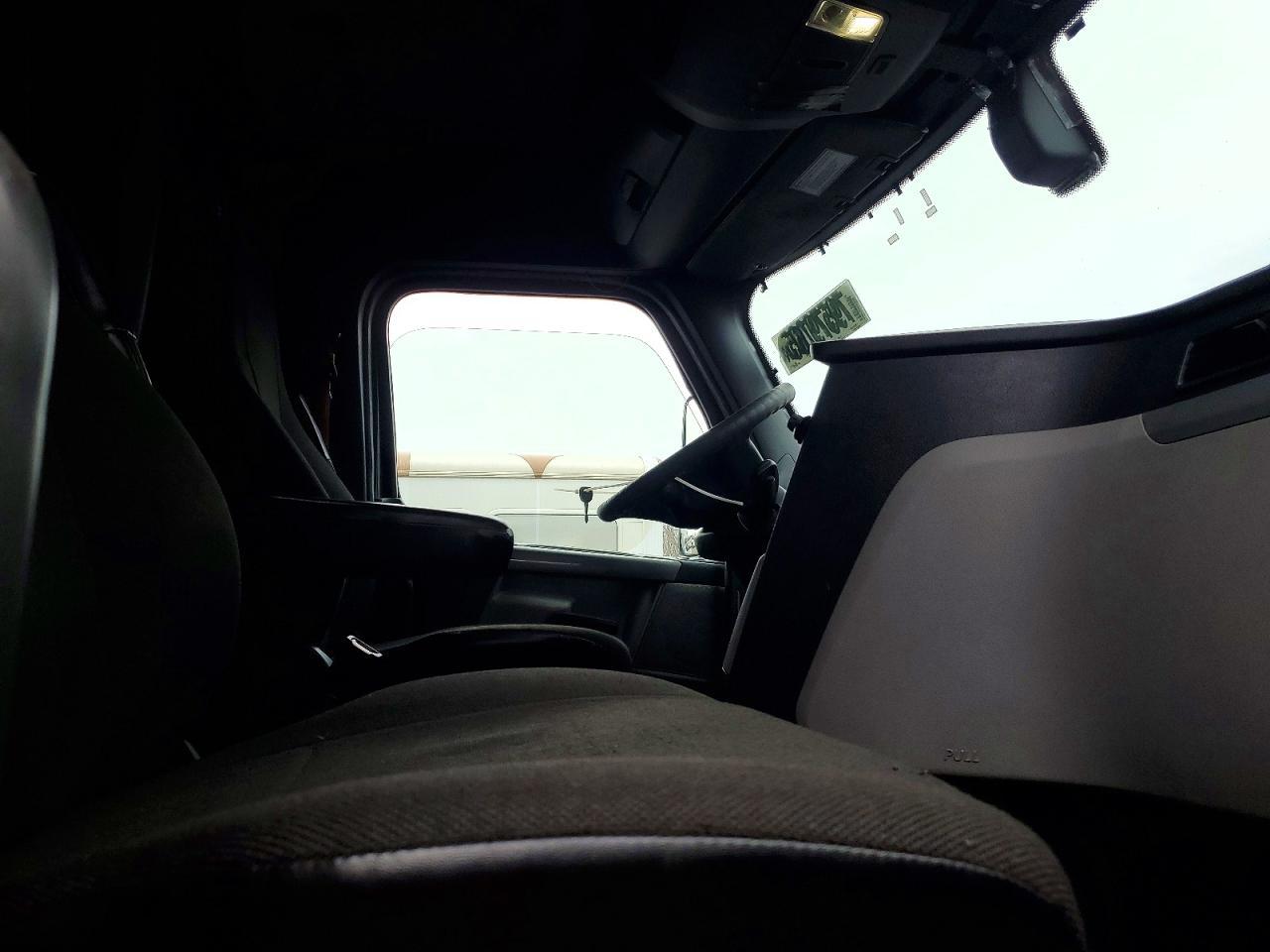 2019 Freigliner 2022 Freightliner Cascadia 126 Semi Truck