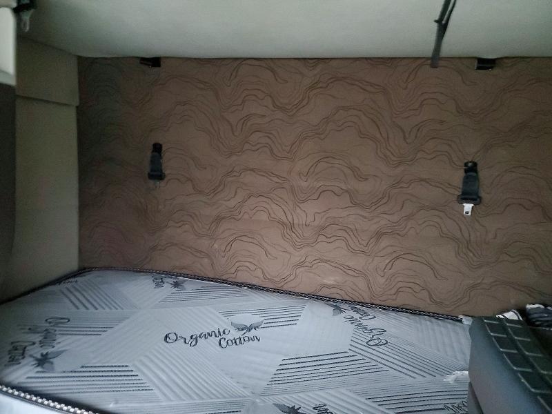 2018 Volvo VNL Semi Truck