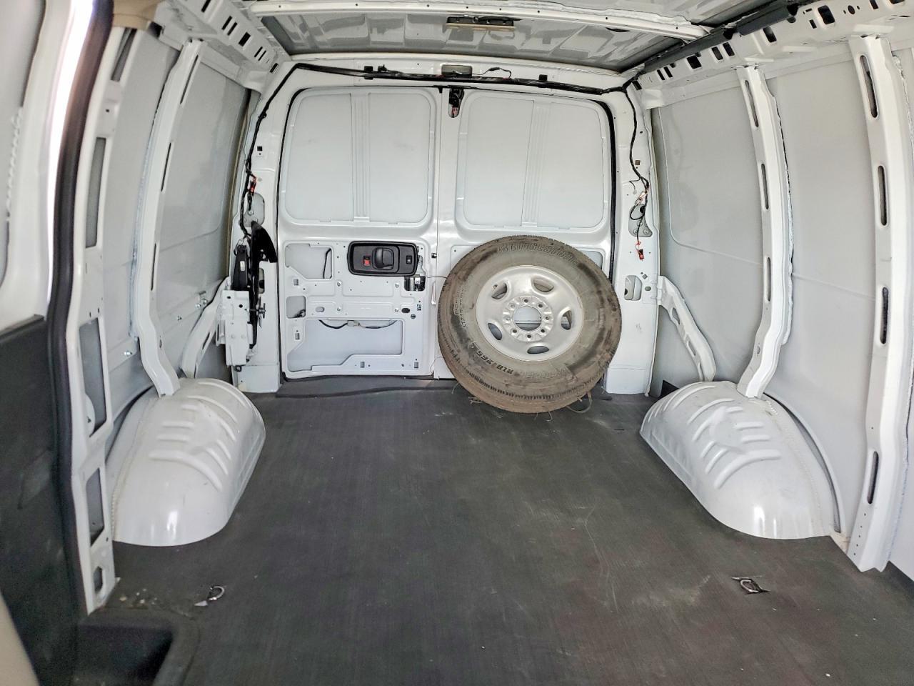 2025 Chevrolet Express G2500