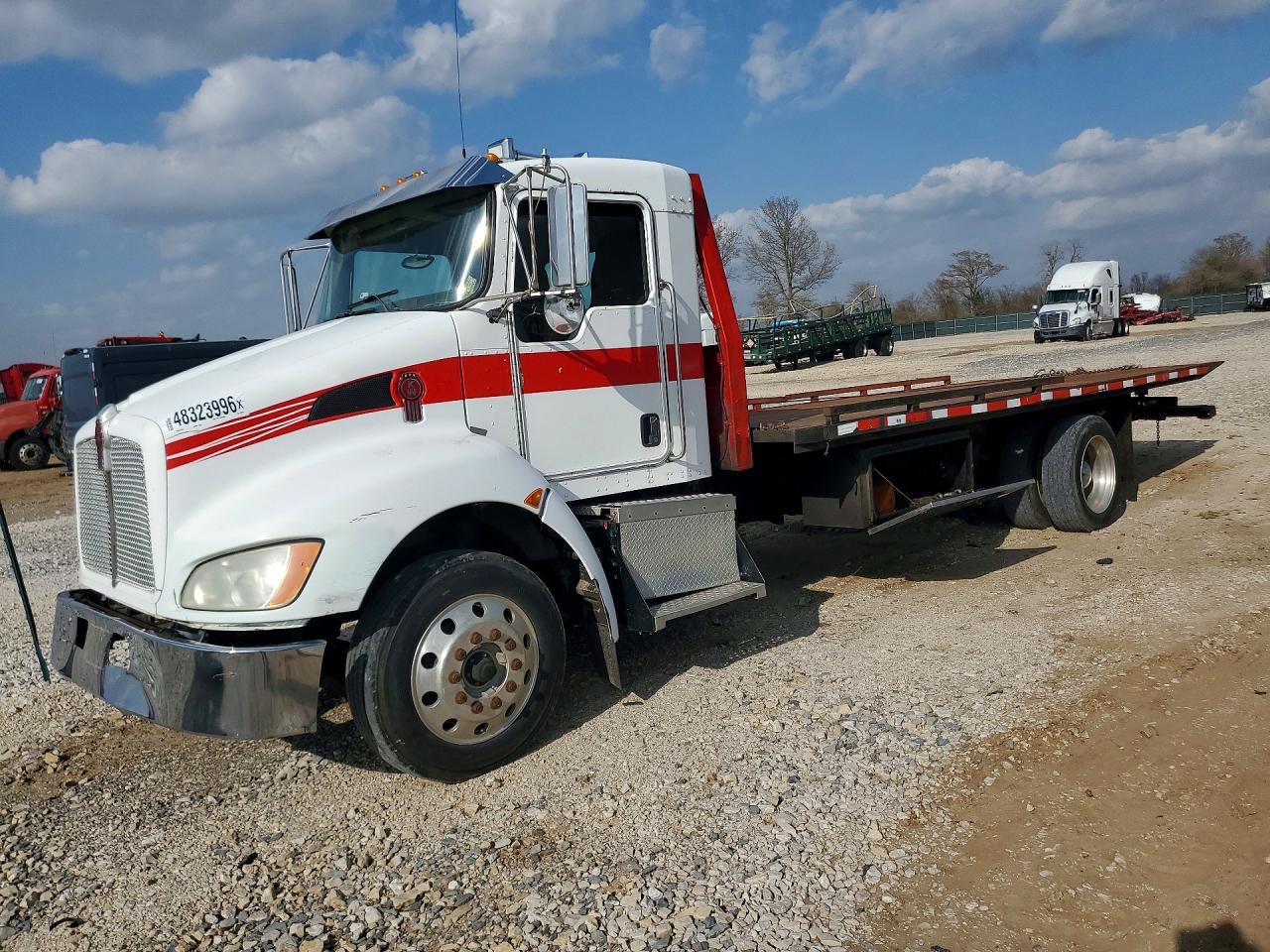 2009 Kenworth T330 Rollback Truck