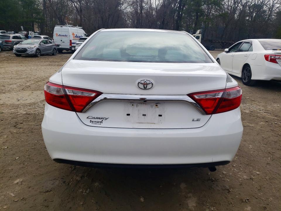 2016 Toyota Camry le