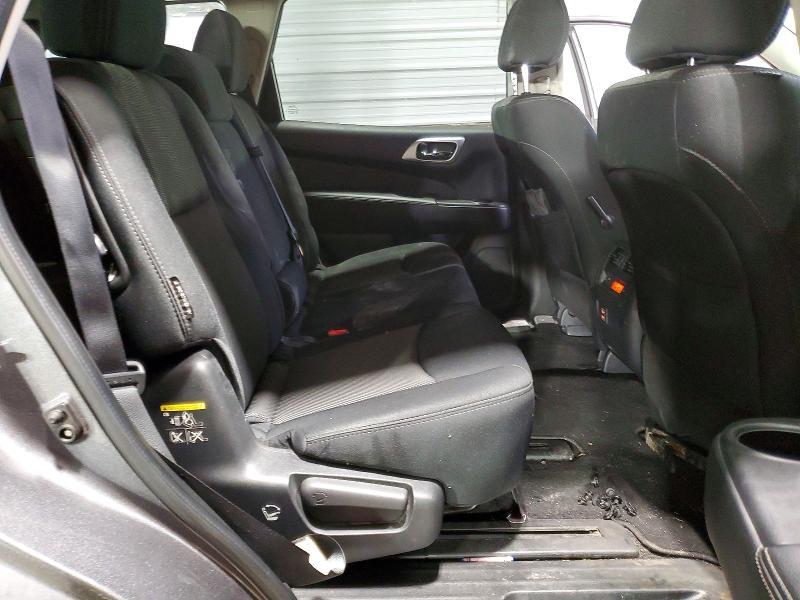 2018 Nissan Pathfinder sv