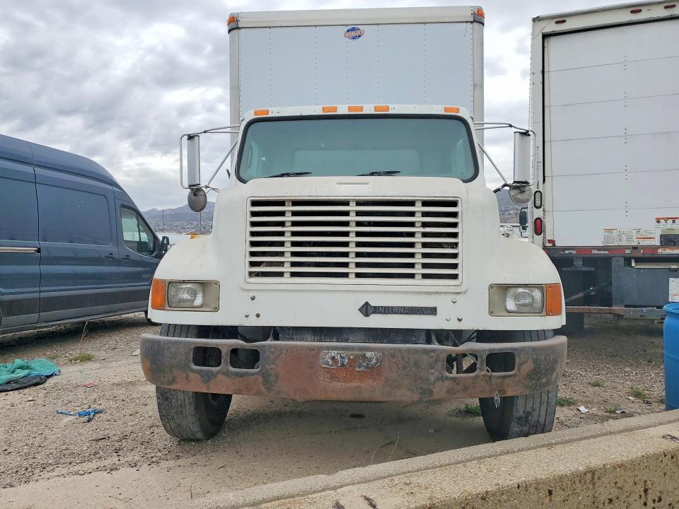 1999 International 4900 BOX Truck