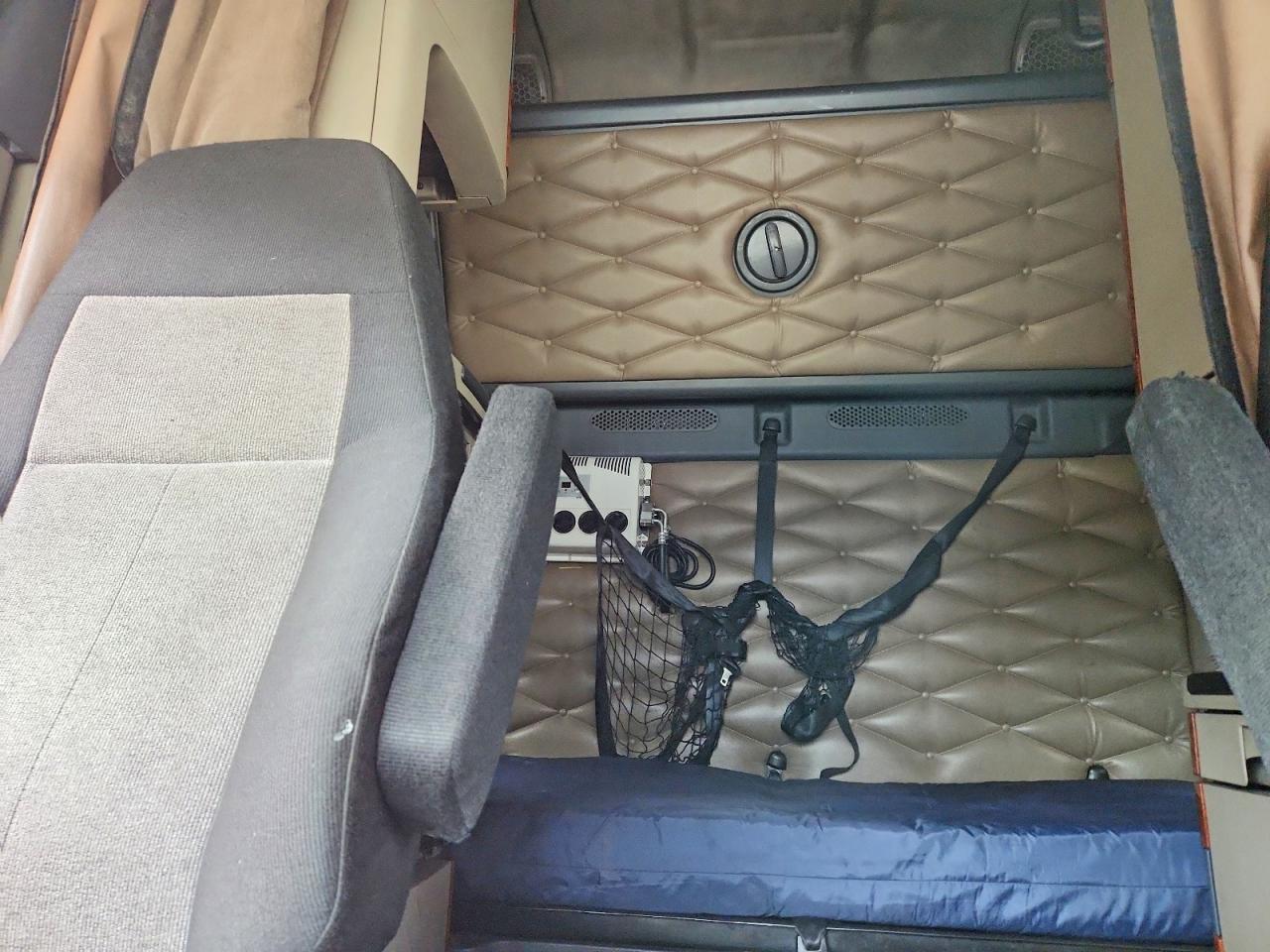 2015 Freigliner 2015 Freightliner Cascadia Semi Truck