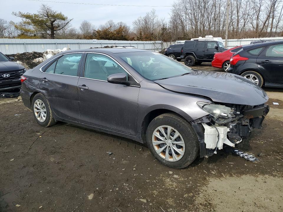 2016 Toyota Camry le