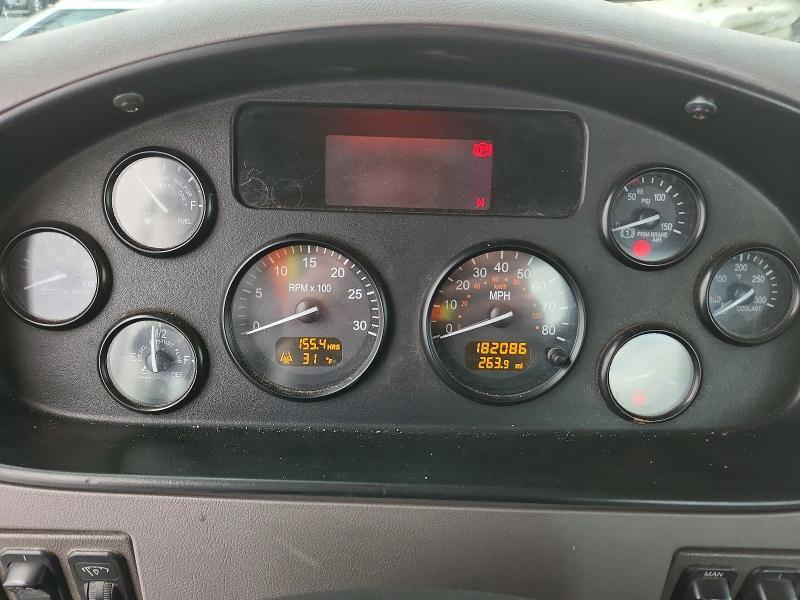 2016 Peterbilt 382 Semi Truck