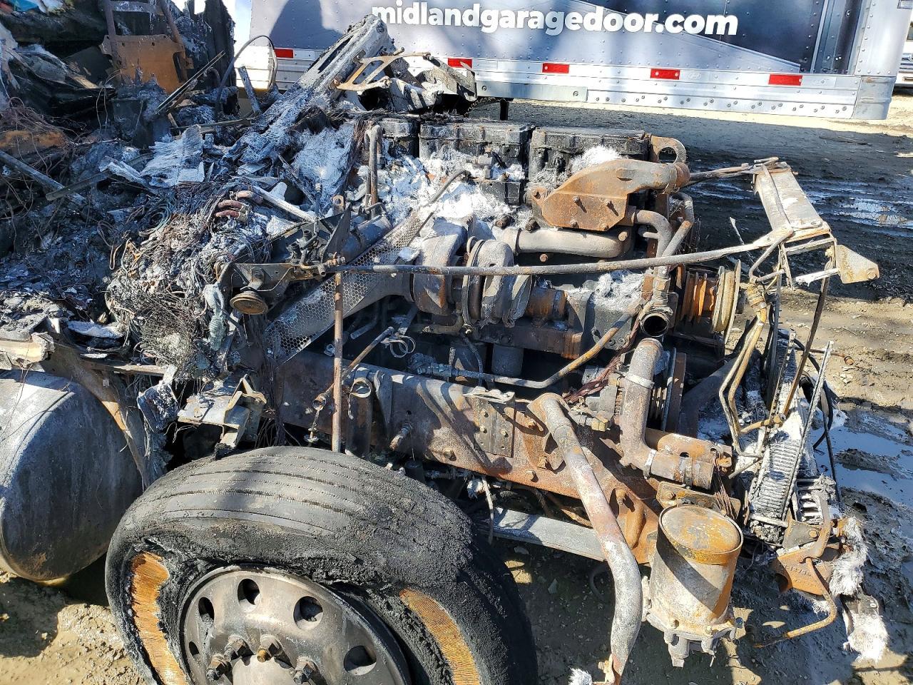 2000 Freightliner CC Conventional Semi Truck