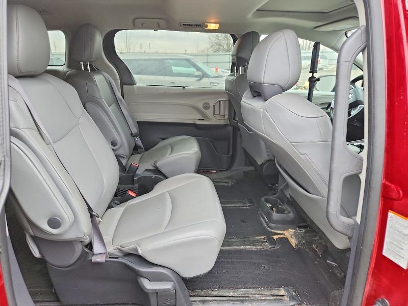 2022 Toyota Sienna xle 7-passenger