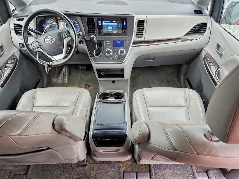 2016 Toyota Sienna xle 8-passenger