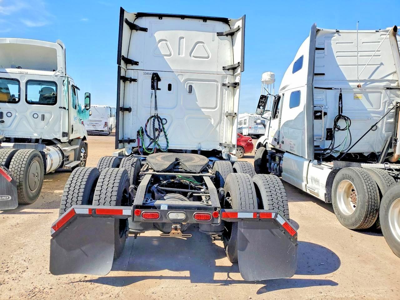 2021 Freigliner Cascadia 126