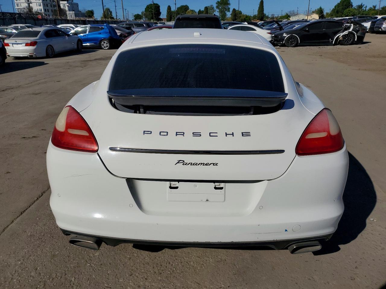2012 Porsche Panamera 2