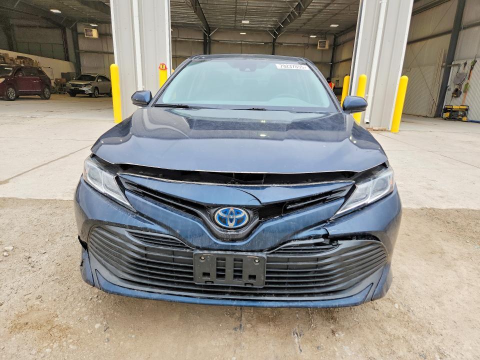 2019 Toyota Camry Hybrid le
