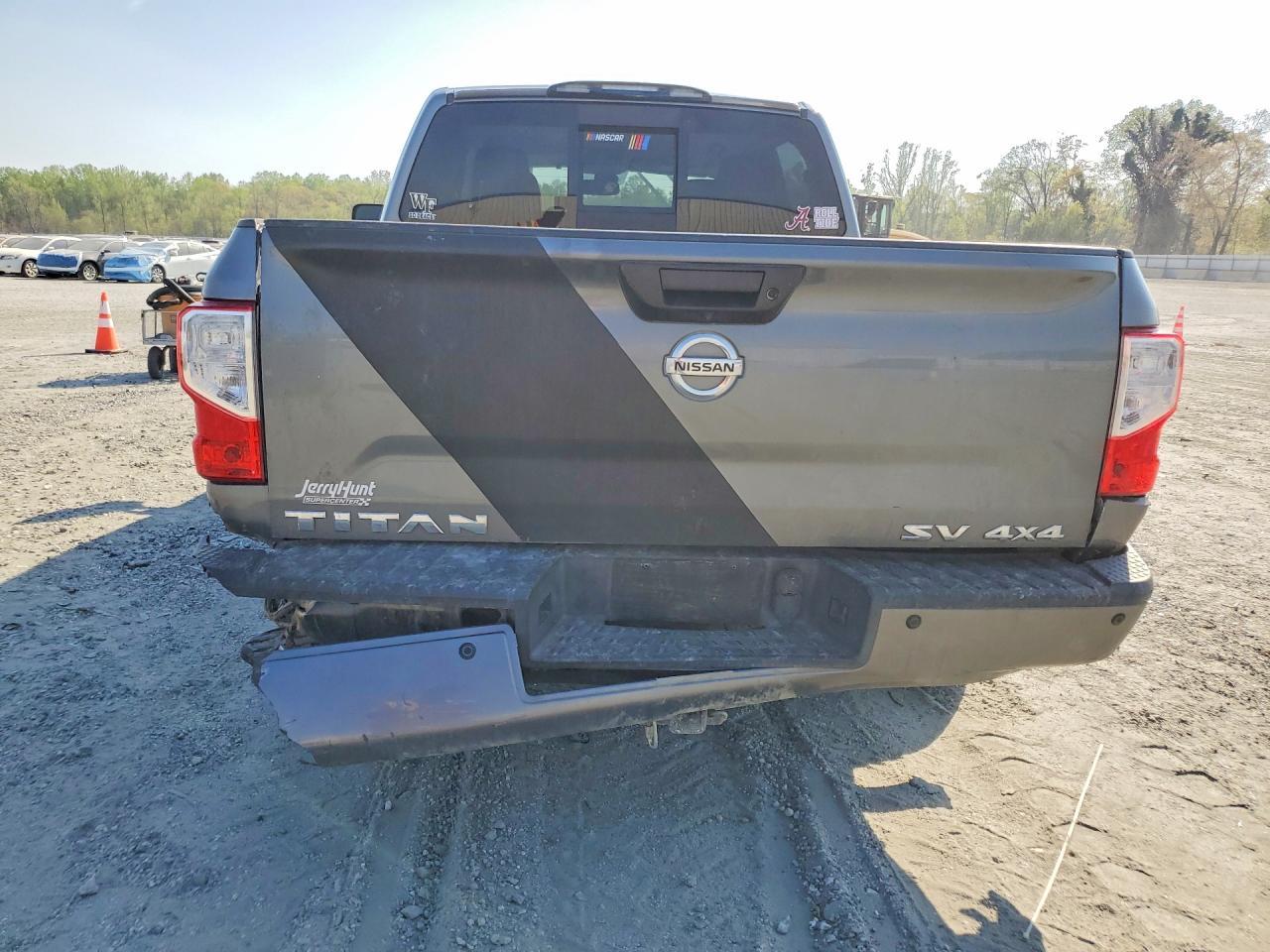 2018 Nissan Titan SV