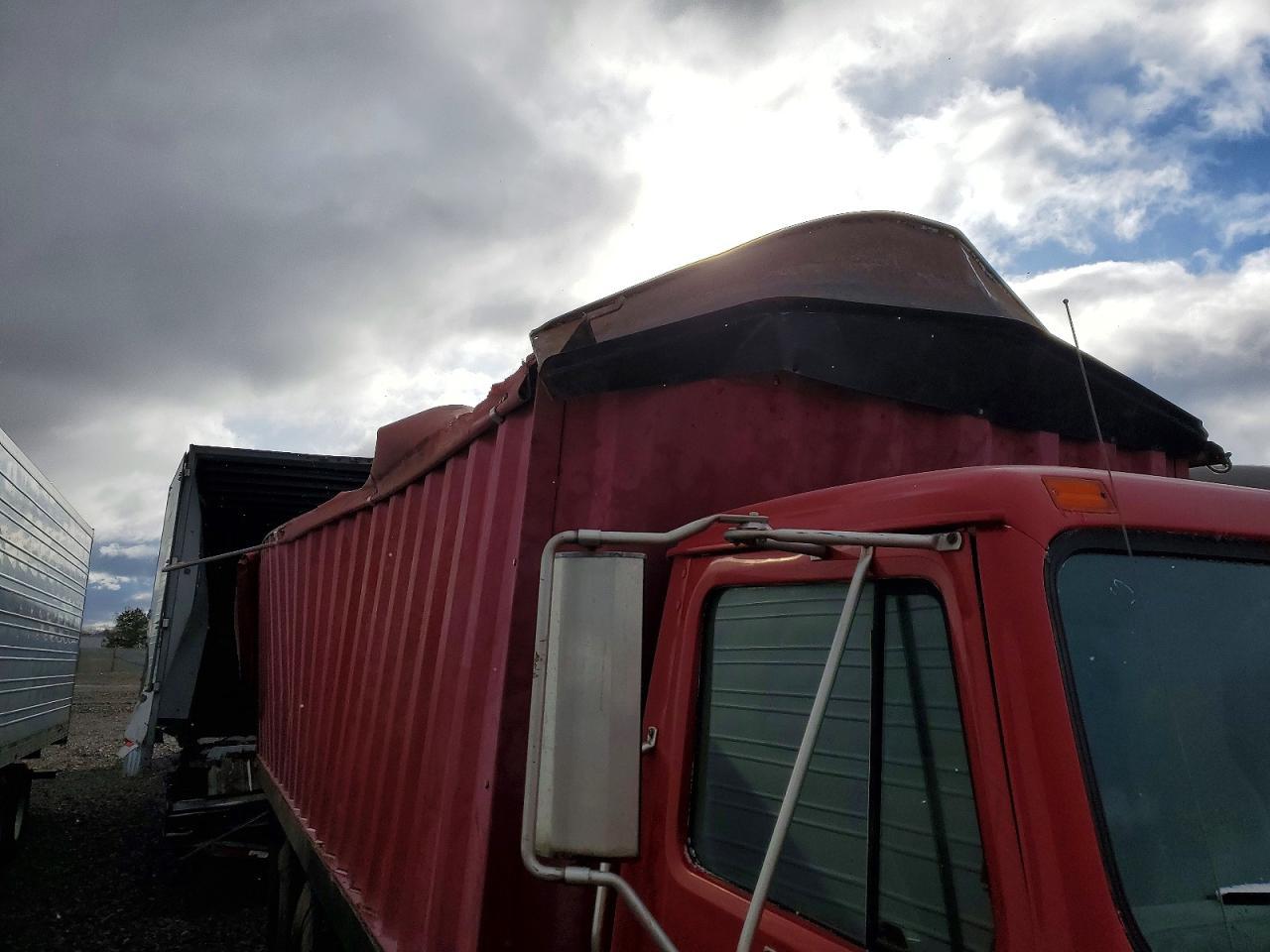 1984 International F1954 Grain Truck