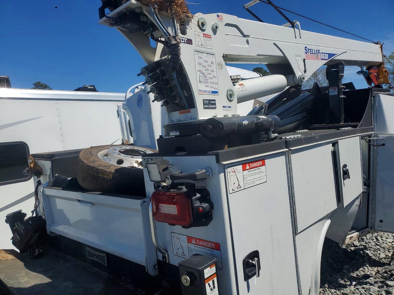 2023 GM GM515 Utility / Service Truck