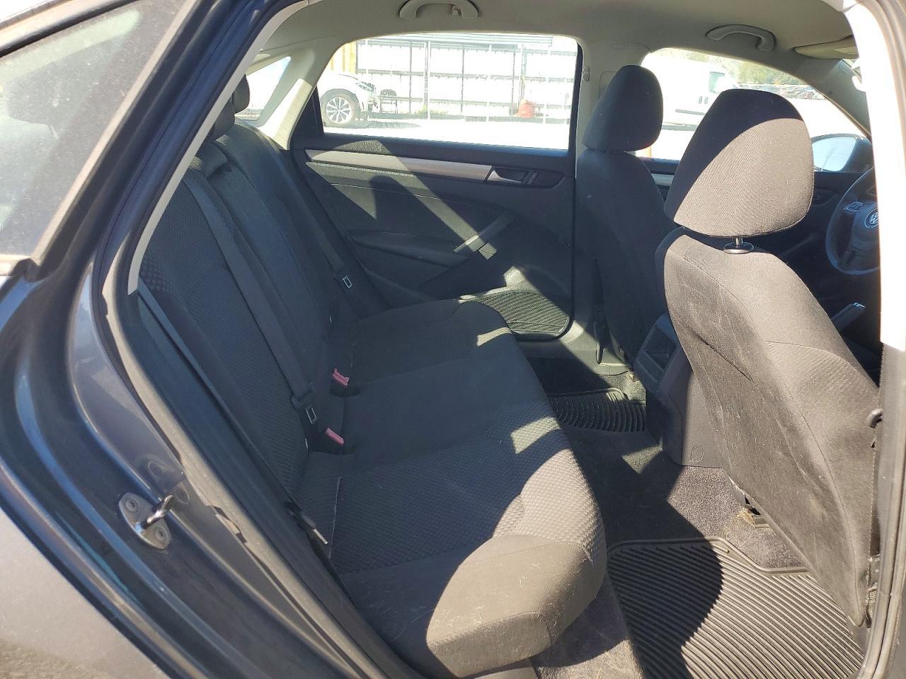 2012 Volkswagen Passat s