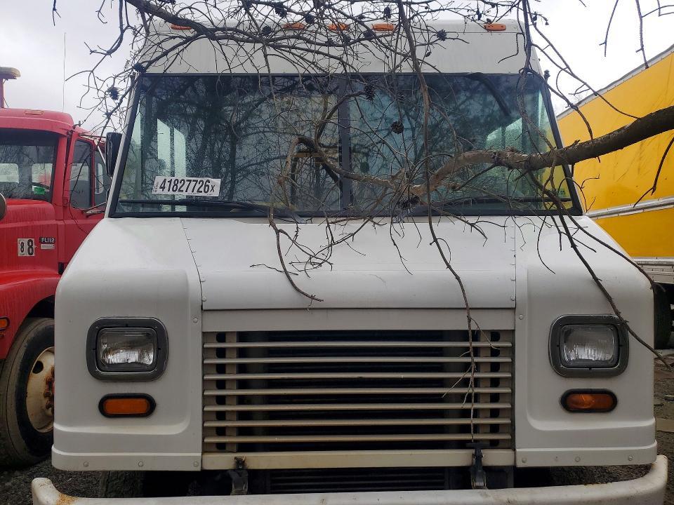 2004 Freightliner MT45G Chassis Delivery Truck
