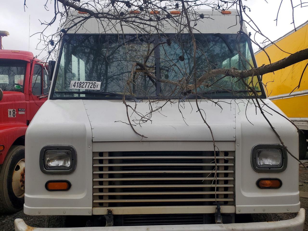 2004 Freightliner MT45G Chassis Delivery Truck