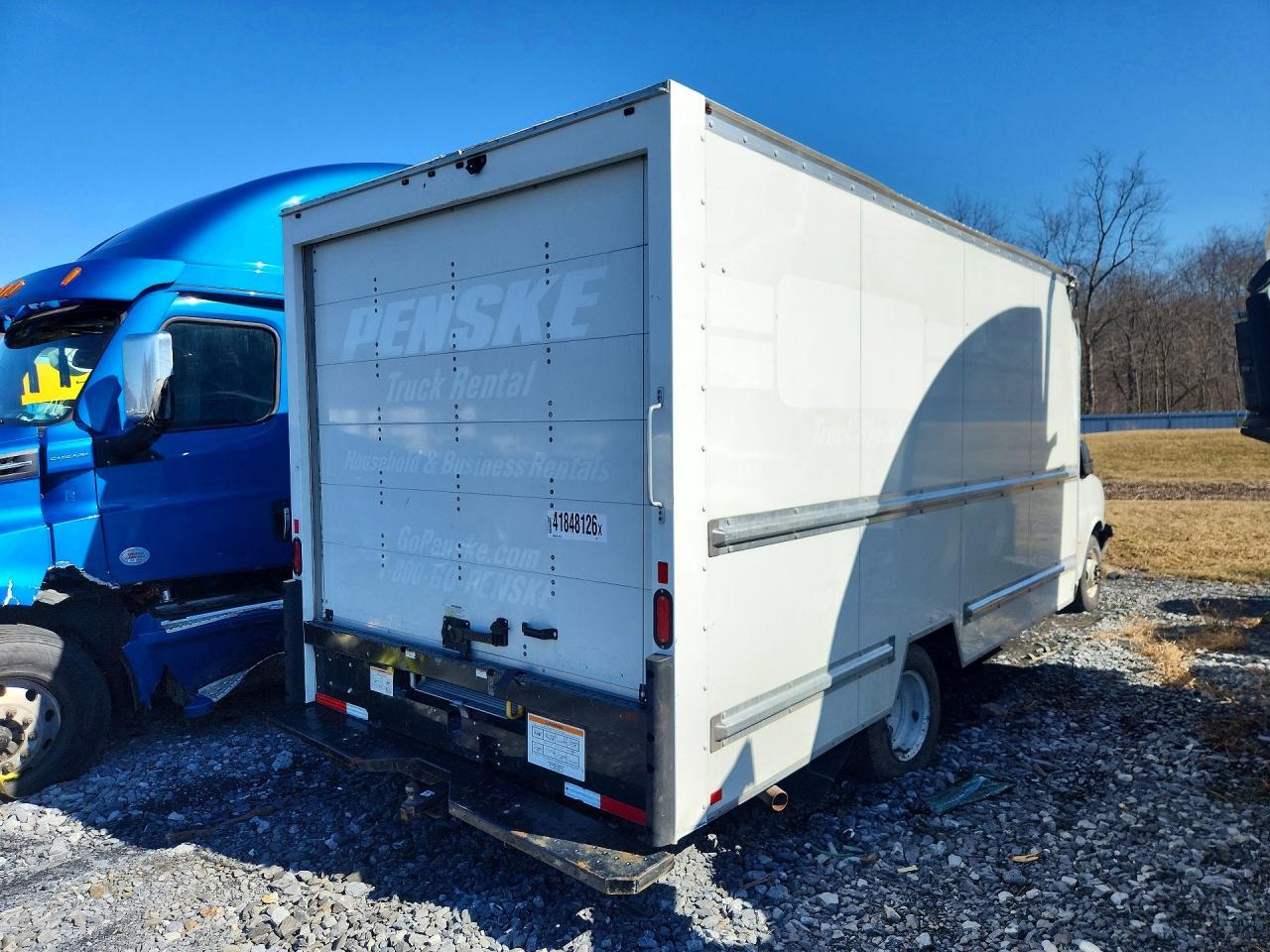 2022 GMC Savana CUT-BOX Truck