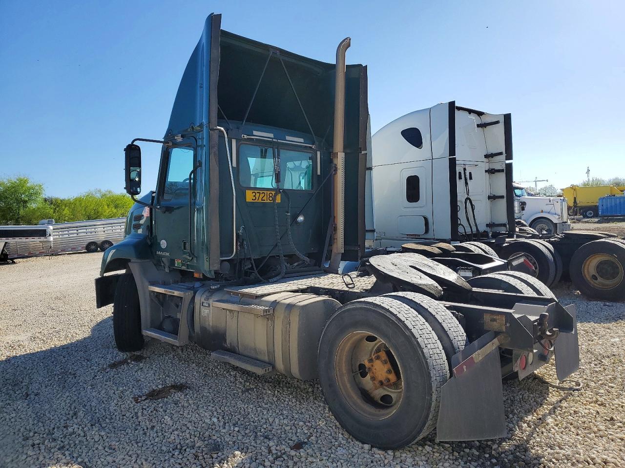 2018 Mack CXU612 Semi Truck